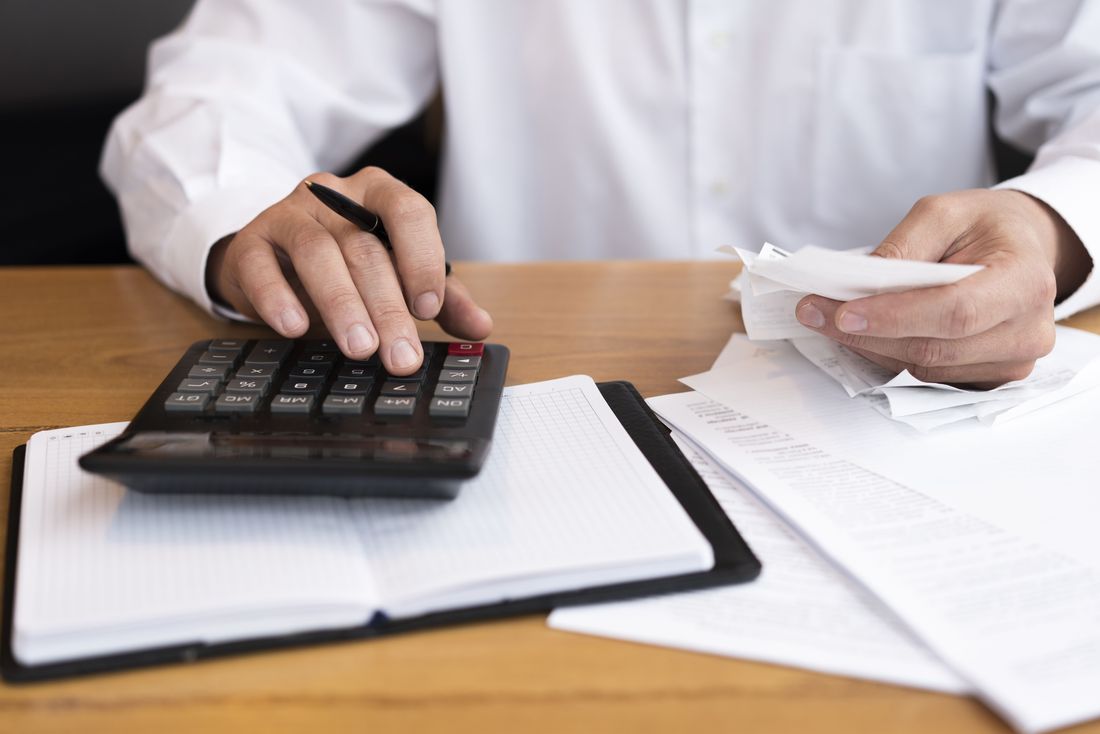 Contractul și chitanțele de cheltuieli pentru obținerea compensației pentru înmormântare.